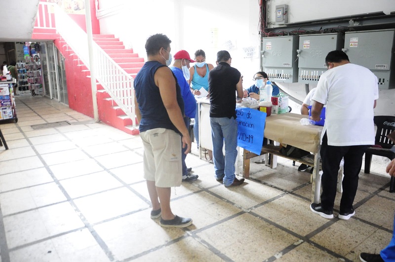 VACUNACIÓN CENTRO-SEDE MERCADO DE ATASTA 19042022 (9).jpg
