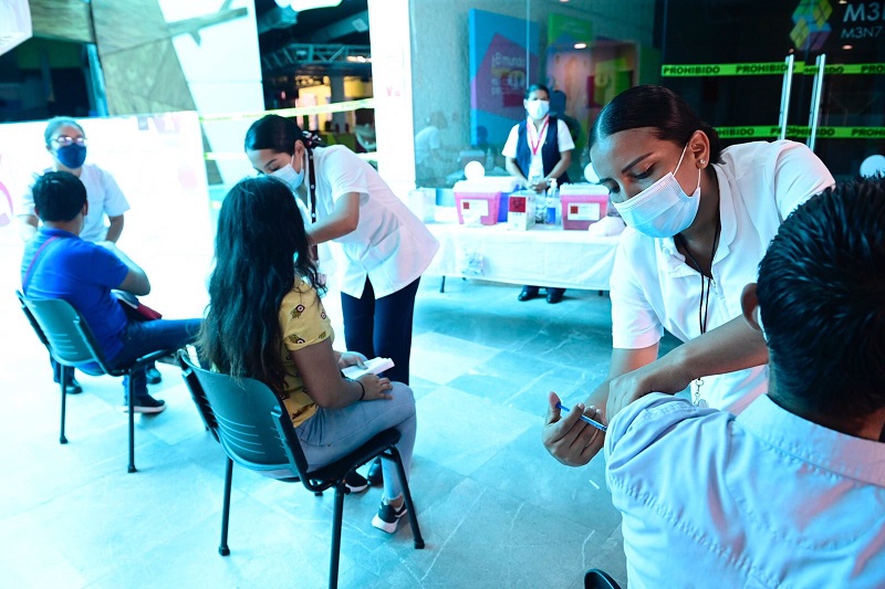 VACUNACIÓN CENTRO-SEDE PAPAGAYO 25082021 (15).jpg