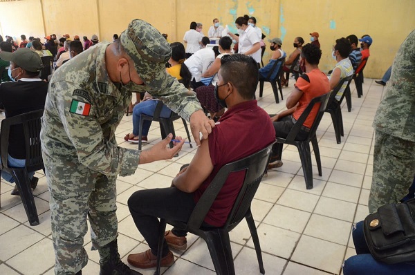 VACUNACIÓN HUIMANGUILLO-SEDE ESTACIÓN CHONTALPA  (28).jpg