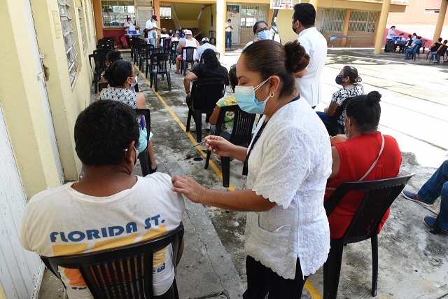 VACUNAICÓN CENTRO-SEDE PARRILLA I 21062021 (7).jpg